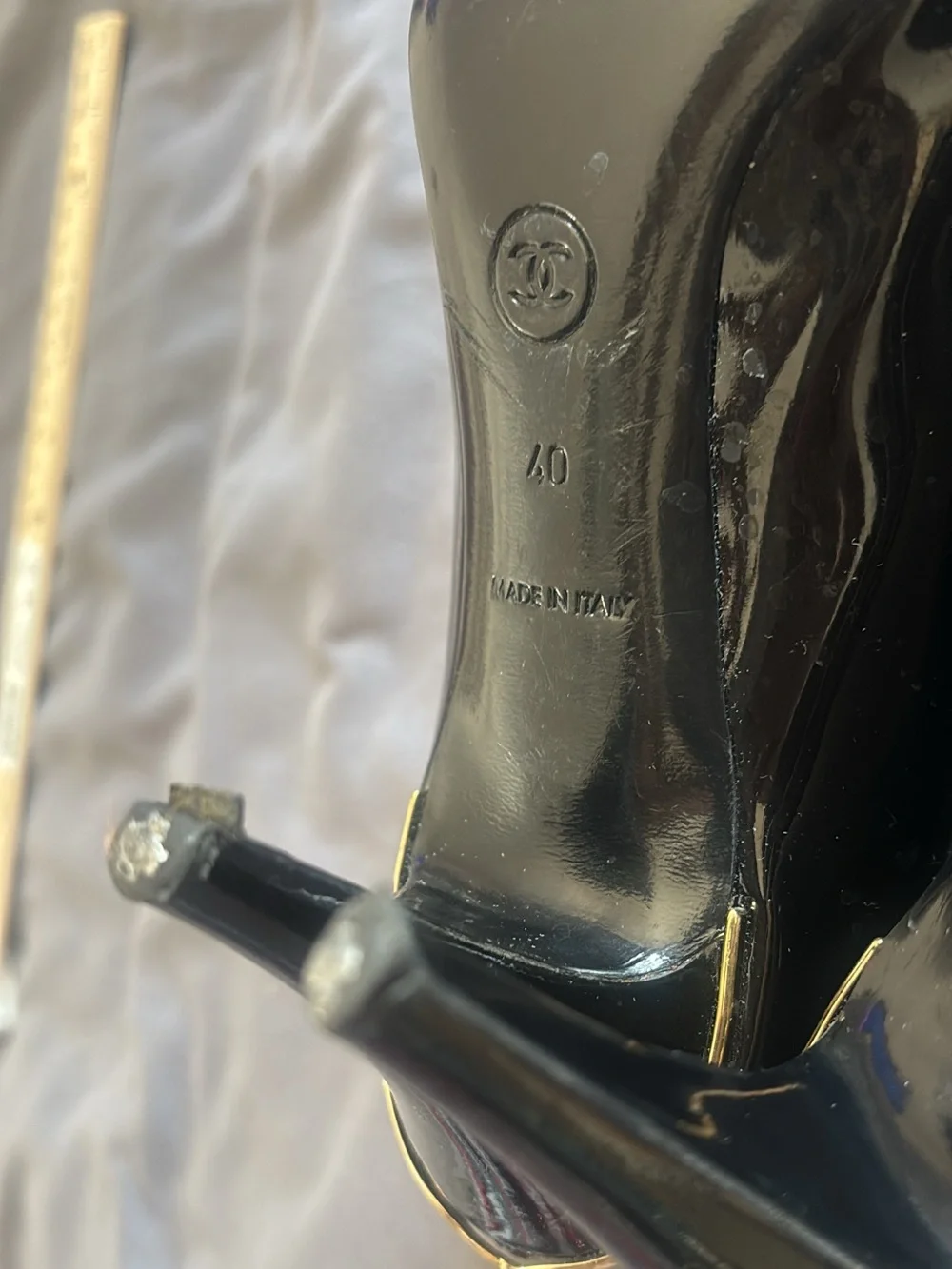 CHANEL Black Patent Leather Pointed-Toe Pumps with Gold Logo